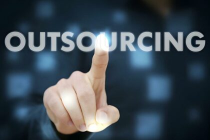 understanding-the-difference:-outsourcing-vs.-offshoring-in-simple-terms