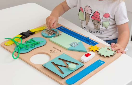 integrating-smart-toys-into-montessori-education:-balancing-technology-and-tradition-for-toddlers